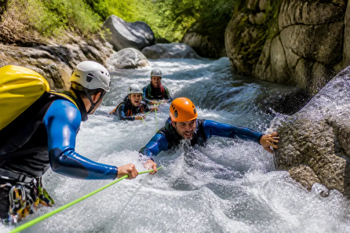 Accident de canyoning dans les Hautes-Alpes : drame et précautions