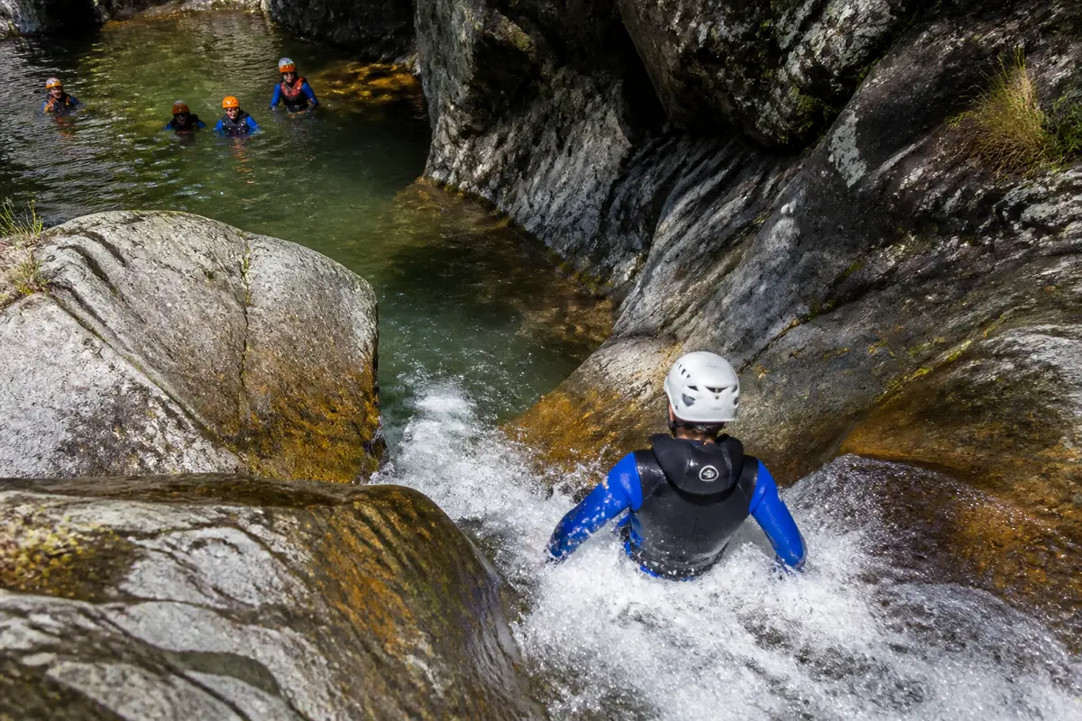 Canyoning Saint Lary : Aventure famille et sensations fortes